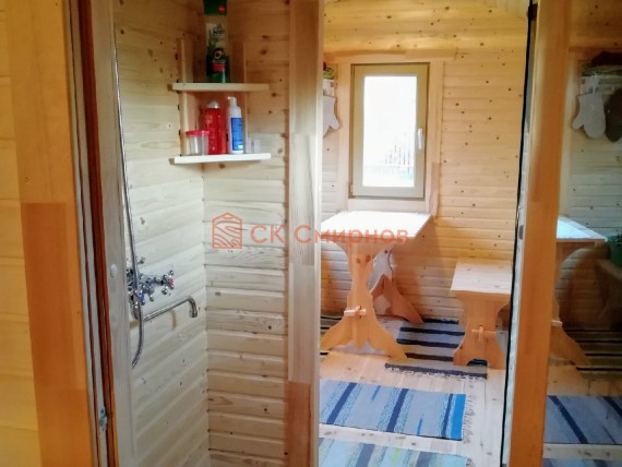 Пластиковый поддон в помывочной